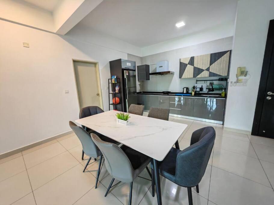 Pangsapuri Dfestivo Comfort 10pax 3room 3bth Ipoh